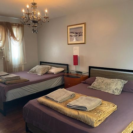Self Service Small Breakfast, 2 Double Beds Private Room Монреаль Экстерьер фото
