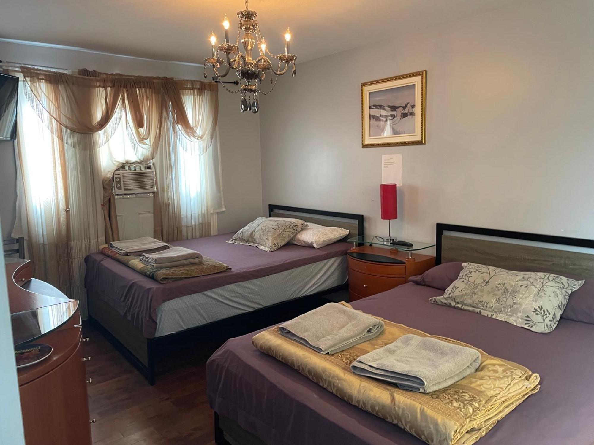 Self Service Small Breakfast, 2 Double Beds Private Room Монреаль Экстерьер фото