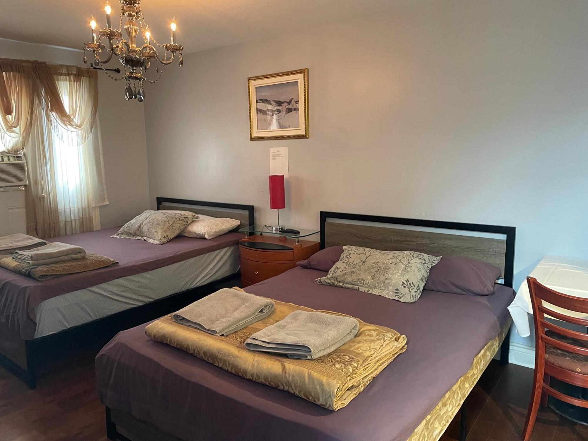 Self Service Small Breakfast, 2 Double Beds Private Room Монреаль Экстерьер фото